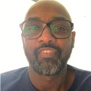 Professeur particulier donne cours dynamiques accent sur l’oral